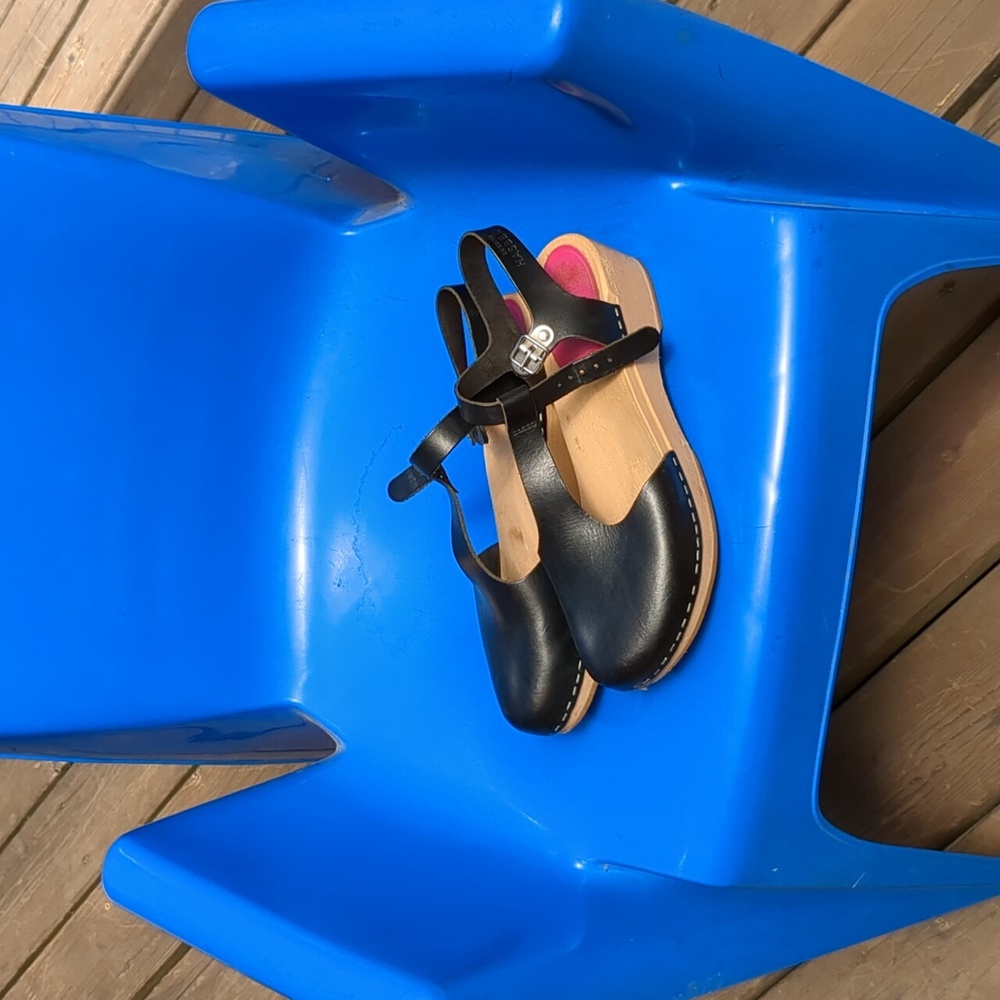 Swedish Hasbeens T-Strap Clogs, EU 40